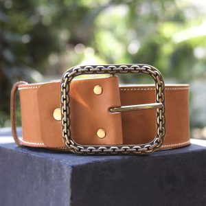 vue posee ceinture bijou cuir camel jules & jenn