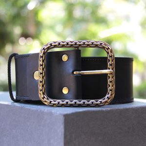 vue posee ceinture bijou cuir noir jules & jenn