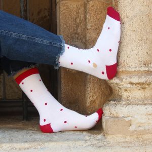 vue posee chaussettes pois coton blanc rouge jules & jenn