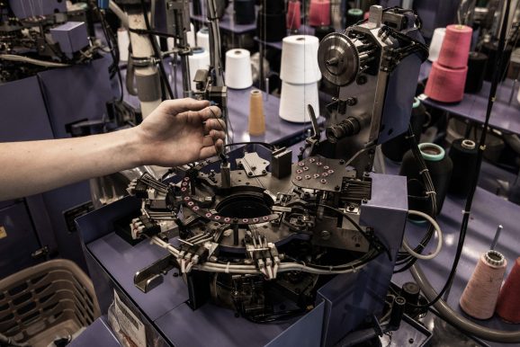 L’atelier de fabrication de chaussettes, France (Limoges)