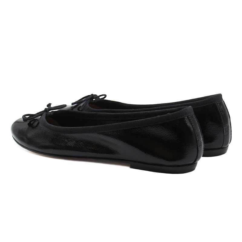 vue arriere ballerines classiques cuir brillant noir jules & jenn