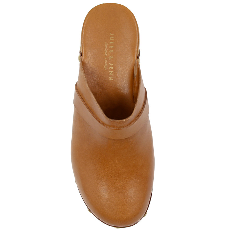 vue dessus sabots bois clous cuir tannage vegetal cognac jules & jenn