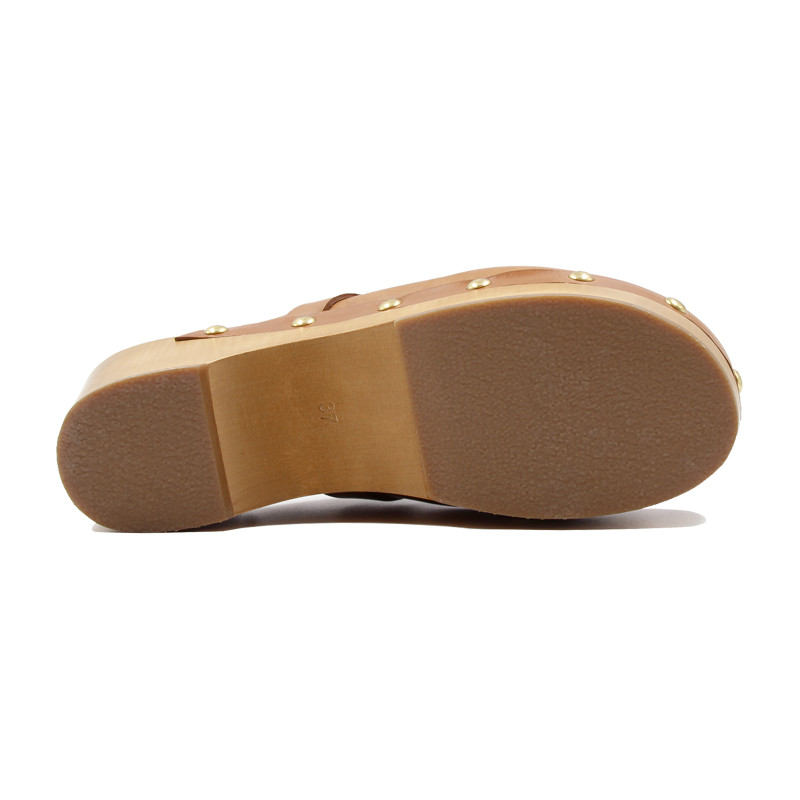 vue dessous sabots bois clous cuir tannage vegetal cognac jules & jenn