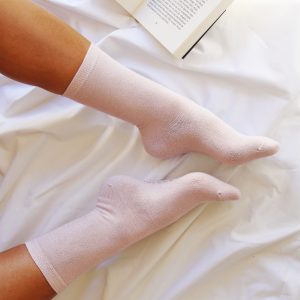 vue portee chaussettes lurex blanc & argente jules & jenn