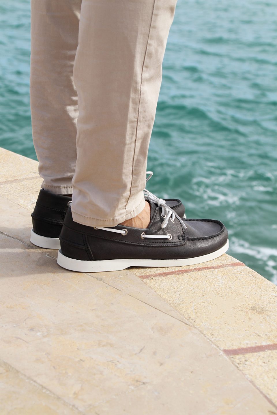 Chaussures bateau cuir noir jules & jenn
