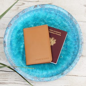 vue posee protege passeport cuir camel jules & jenn