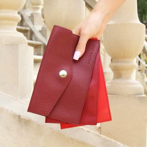 vue posee pochette enveloppe cuir graine upcycle bordeaux jules & jenn