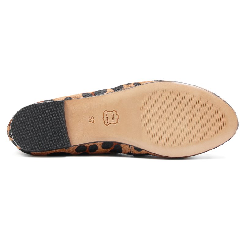 vue dessous ballerines classiques cuir leopard jules & jenn