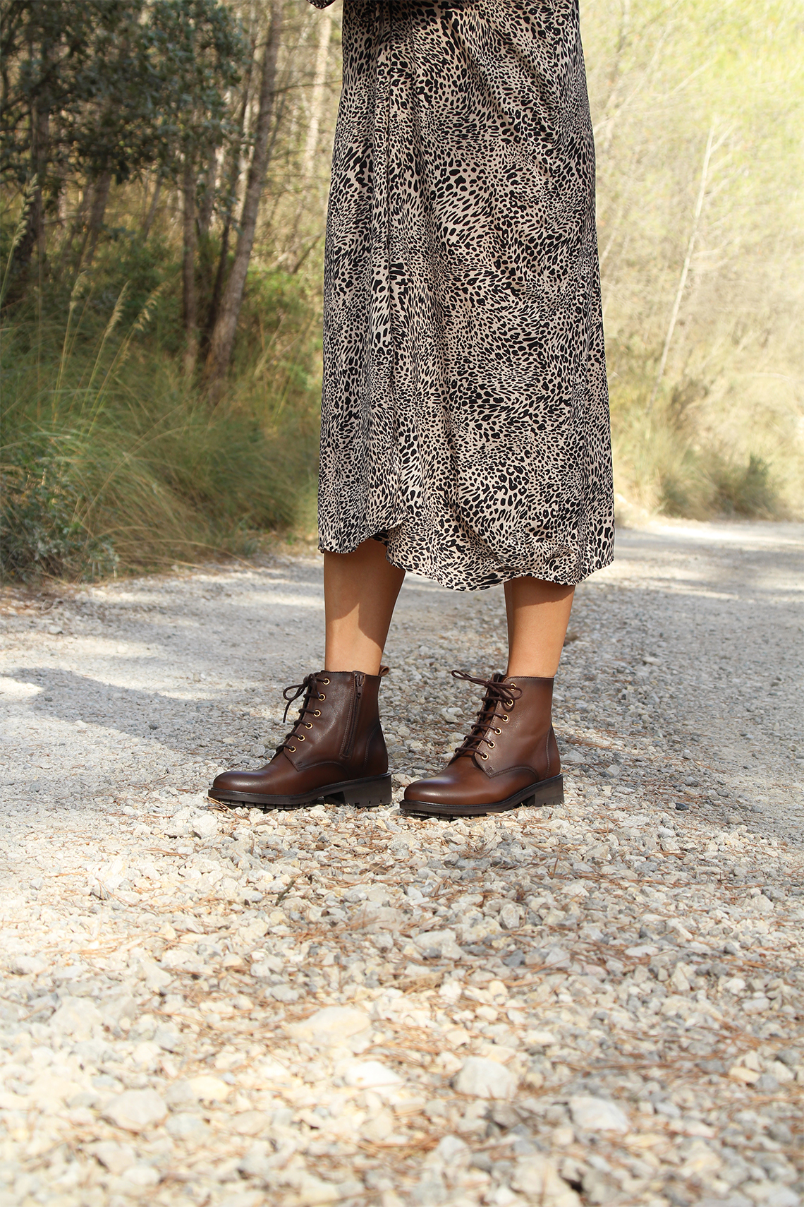 Bottines plates à lacet en cuir lisse marron JULES & JENN