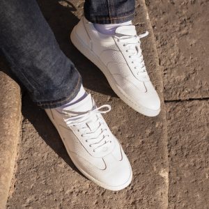 vue portee tennis lacet cuir graine blanc jules & jenn