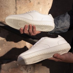 vue posee tennis lacet cuir graine blanc jules & jenn